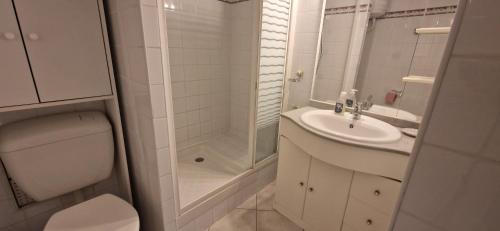 studio vue mer, au pied de la plage, port camargue