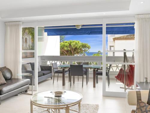 Modern 2 Bedroom Apartment, with Sea Views, in Playas del Duque - Puerto Banús