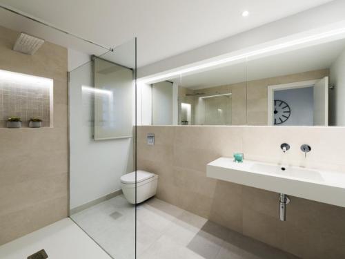 Modern 2 Bedroom Apartment, with Sea Views, in Playas del Duque - Puerto Banús