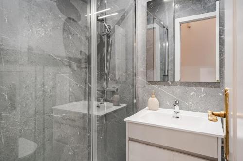 Bright Central Madrid Flat