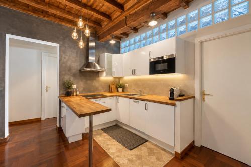 Exclusive 3BR with View over Campo de Fiori IREX Apartment