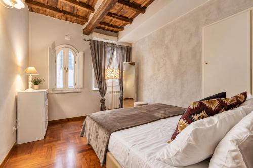 Exclusive 3BR with View over Campo de Fiori IREX Apartment