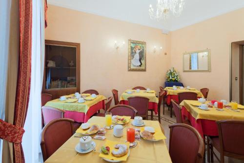 Sadržaji za pripremu kafe i čaja u objektu Hotel Oriente