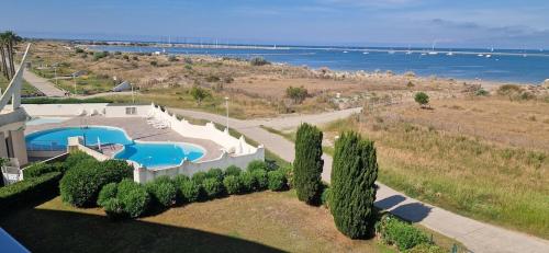 studio vue mer, au pied de la plage, port camargue