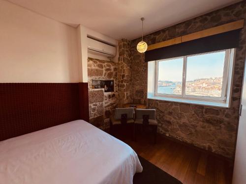Superb balcony over Porto city center & river