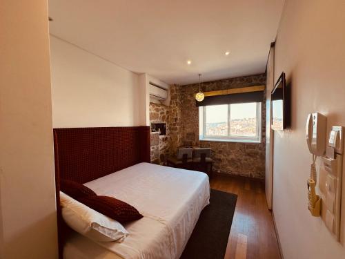 Superb balcony over Porto city center & river