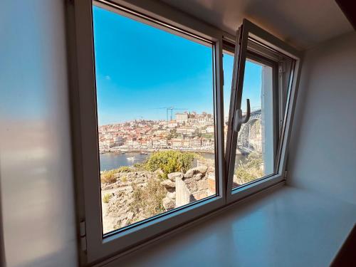Superb balcony over Porto city center & river