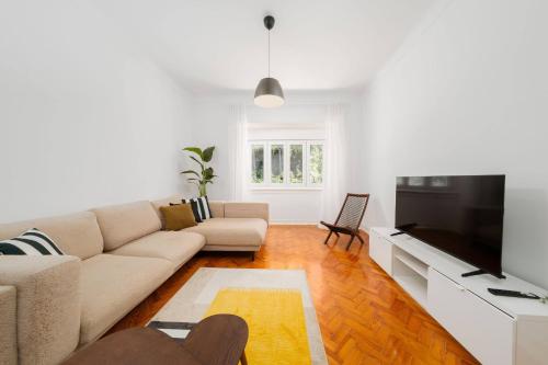 3DB- Sunlit Designer Apartment in the Heart of Lisbon ' rooms