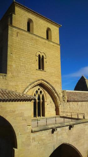 a tall brick building with a tower with windows at Parador de Alcañiz in Alcañiz