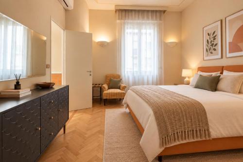 HOME Fontana Milano, Historic Residence with Panoramic Terrace, Guastalla Area