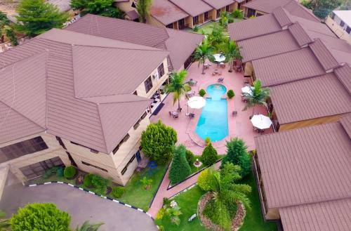 an overhead view of a building with a swimming pool at Mika Hotel Kabulonga in Lusaka