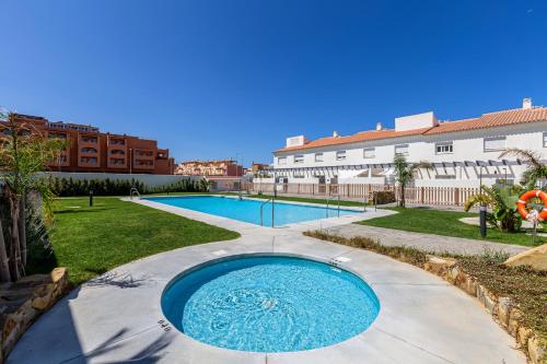 Cerca de la playa, piscina, terraza, vistas