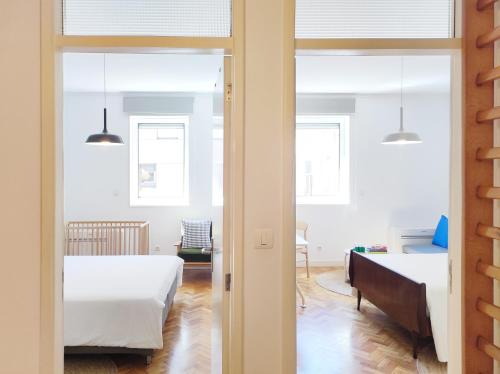 E36 - AC & Parking - Bright & Spacious Apartment