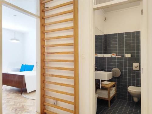 E36 - AC & Parking - Bright & Spacious Apartment
