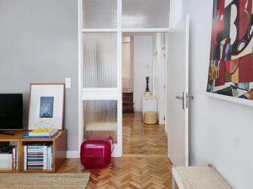 E36 - AC & Parking - Bright & Spacious Apartment