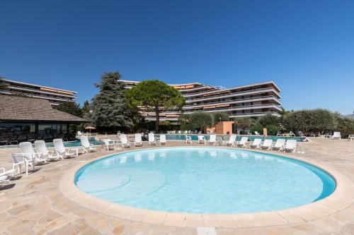 Renovated apartment in Les Belles Terres - sea view