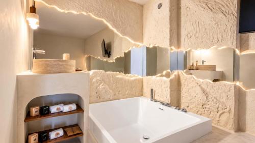 L'Odyssée # Love Suite - Proche Croisette et Centre - Baignoire Duo