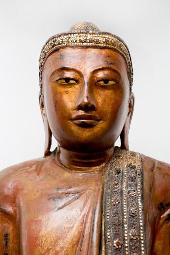a bronze statue of a woman wearing a headdress at Hotel Village in Cala Vadella