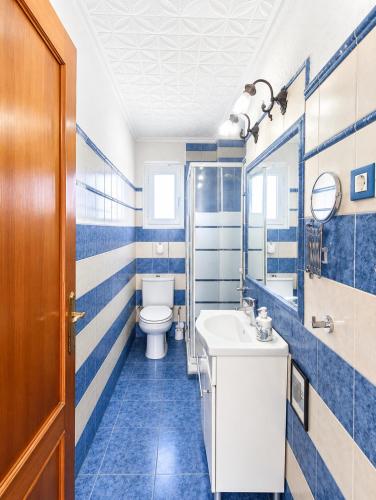 Apartamento junto a la playa de la Malvarrosa en Valencia, hasta 5 huespedes