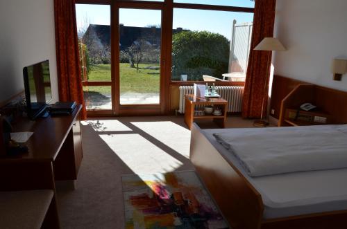 Postel nebo postele na pokoji v ubytování Hotel Garni Reulein