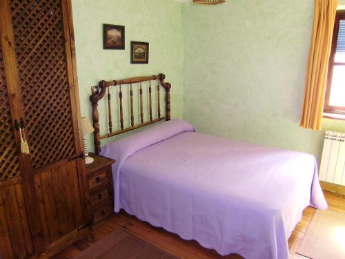 A bed or beds in a room at Casa Rural La Coja