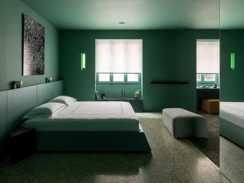 Design Led Emerald Suite II Prime Syntagma Location