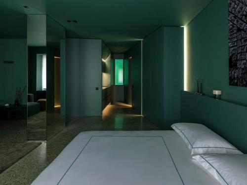 Design Led Emerald Suite II Prime Syntagma Location