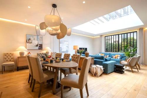 Elegant and spacious three-bedroom apartment