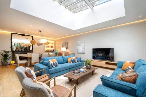 Elegant and spacious three-bedroom apartment