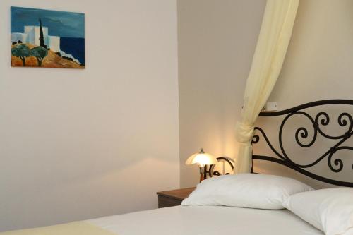 a bedroom with a bed and a picture on the wall at Margarita Karidi in Apollonia