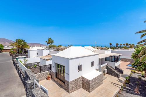 Villa Alvaro Dos by Villa Plus