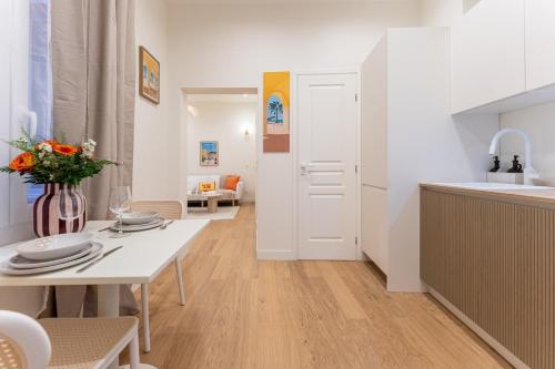 True Nice-style, quiet 2-room apartment, Old Nice