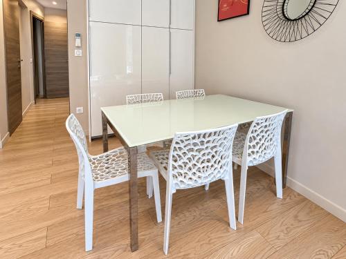 Stylish 2 Bed Apartment 1 Min to Palais & Beach