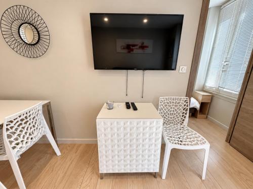 Stylish 2 Bed Apartment 1 Min to Palais & Beach