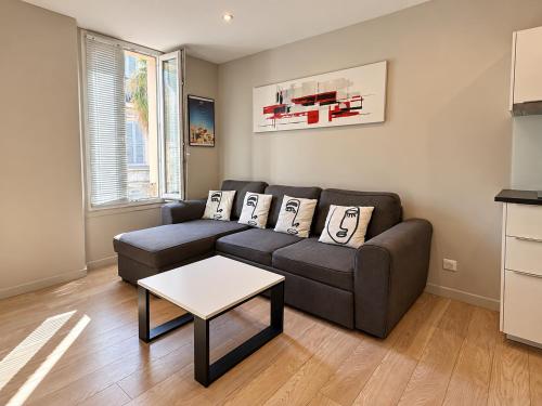 Stylish 2 Bed Apartment 1 Min to Palais & Beach