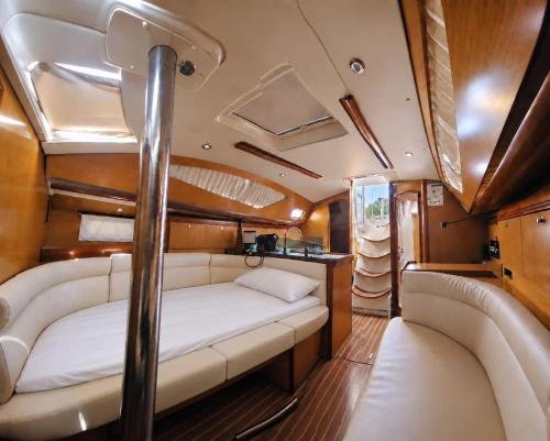 Sun Odyssey de 40' Valencia Marina