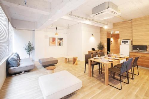Tree Village201 Spacious stay near Nanba and USJ