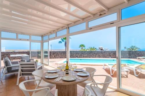 Villa Papagayo Faro by Villa Plus