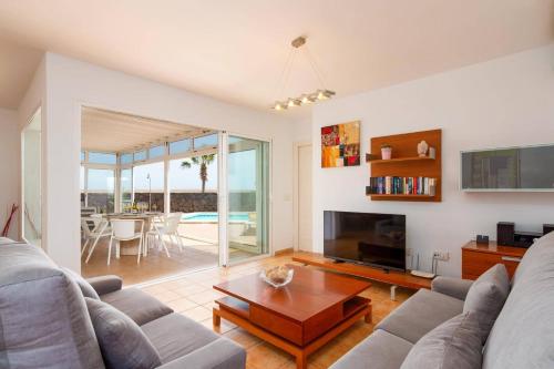 Villa Papagayo Faro by Villa Plus
