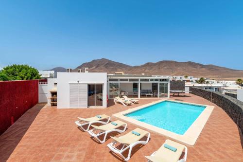 Villa Papagayo Faro by Villa Plus