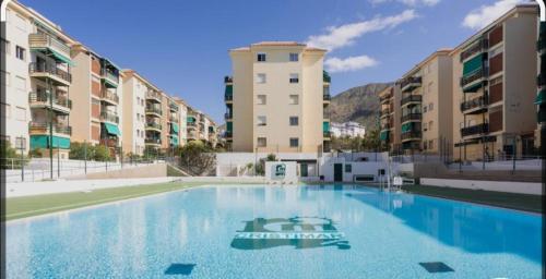 Sweet sun! 3 rooms, big pool! 3 baths