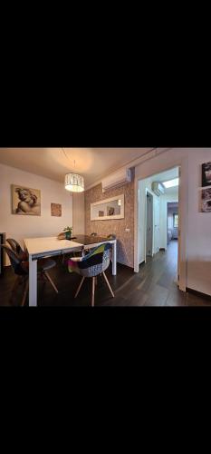 Sweet sun! 3 rooms, big pool! 3 baths