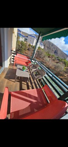 Sweet sun! 3 rooms, big pool! 3 baths