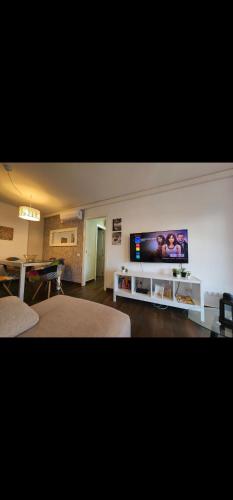 Sweet sun! 3 rooms, big pool! 3 baths