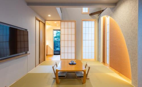 Fukuya Suzaku West machiya stay near Nijo castle