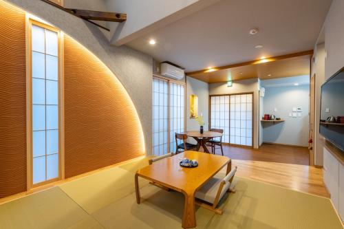 Fukuya Suzaku West machiya stay near Nijo castle