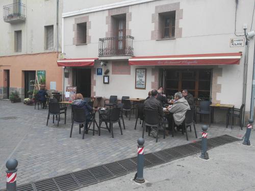 Fotografie z fotogalerie ubytování Hostal L'Esquella v destinaci Aiguafreda