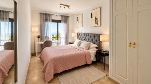 Puerto de la Duquesa apartment