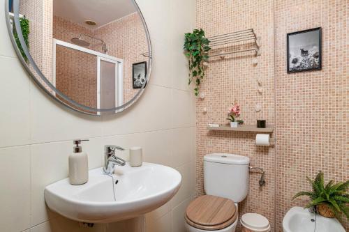 Apartamento con Patio Andaluz - Playa y Centro