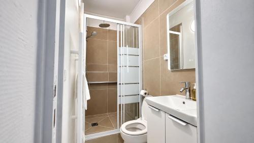 Le Marais 1 Bedroom Apartment with Balcony and Netflix